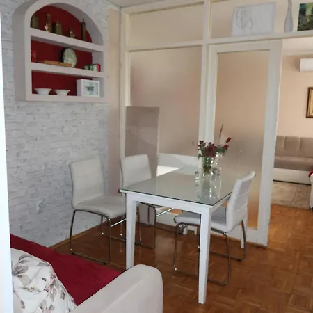 Dobrinja-airport Apartment *